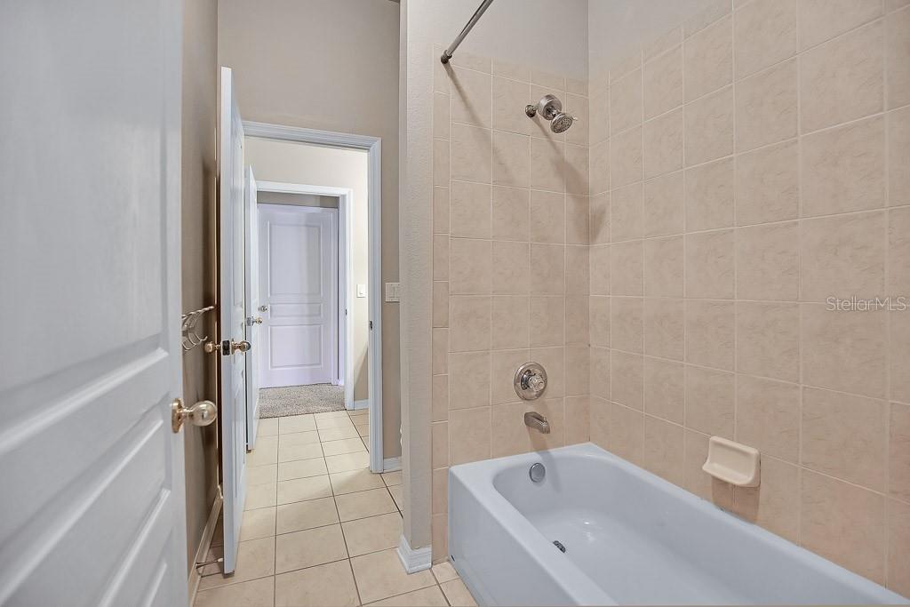 FISHHAWK RANCH TOWNCENTER PHAS - Residential Lease