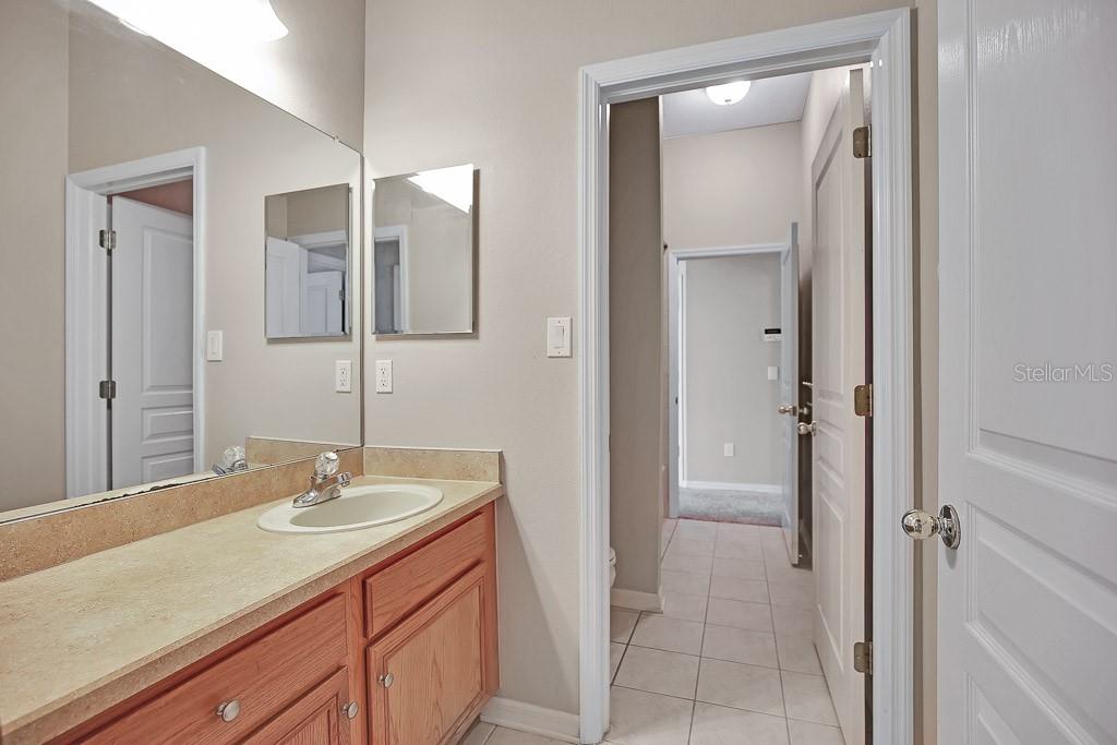 FISHHAWK RANCH TOWNCENTER PHAS - Residential Lease