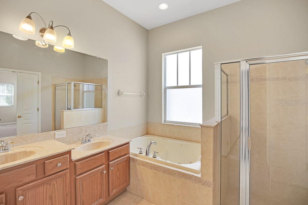 FISHHAWK RANCH TOWNCENTER PHAS - Residential Lease