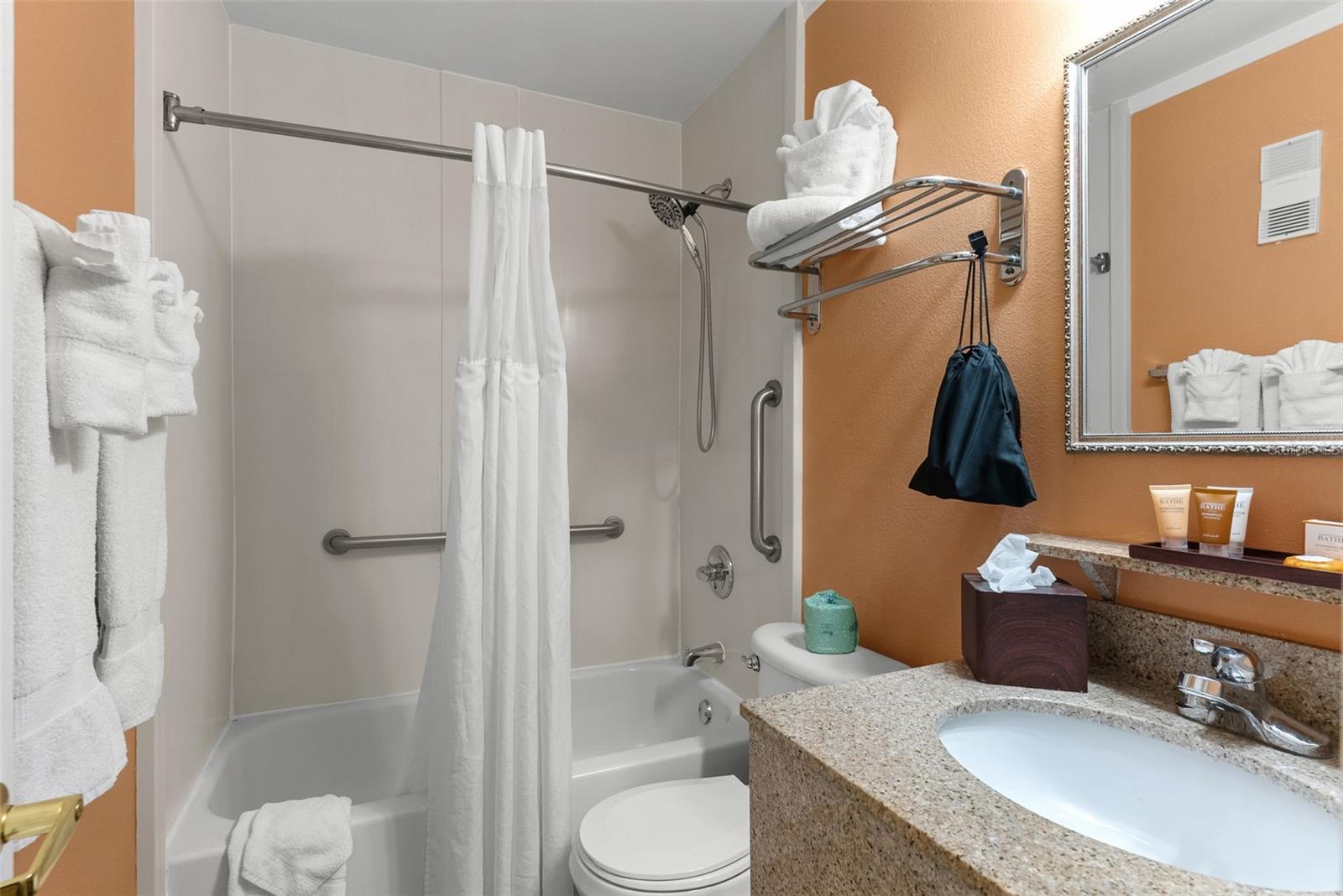 SAILPORT RESORT CONDO ON - Residential