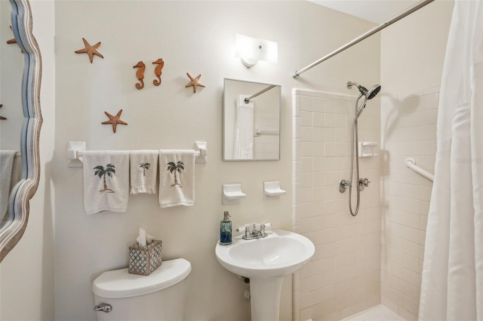 SOUTH VENICE - Residential