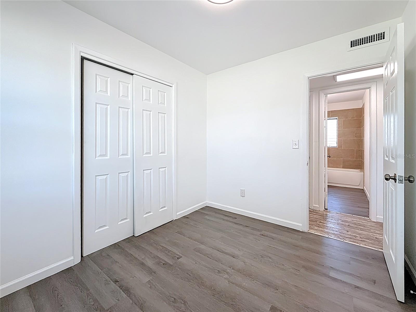 TOWNN COUNTRY PARK UN 02 - Residential Lease