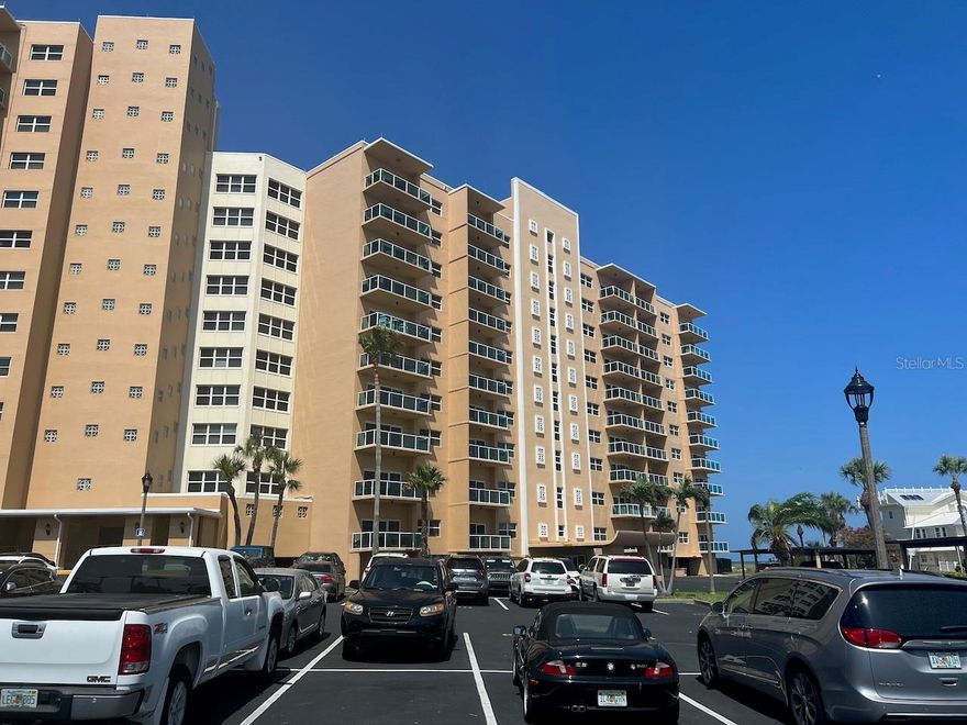 Beautiful One bedroom condo on the 9th floor with views of the Gulf of Mexico and Inter-costal water from your private balcony. Sleeps 4. Condo complex directly on the Gulf of Mexico at the north end of Clearwater Beach with lots amenities including a community pool, game room, fitness center and more!!!! Available January 1, 2024. Owner would like a 6 month lease but will consider less