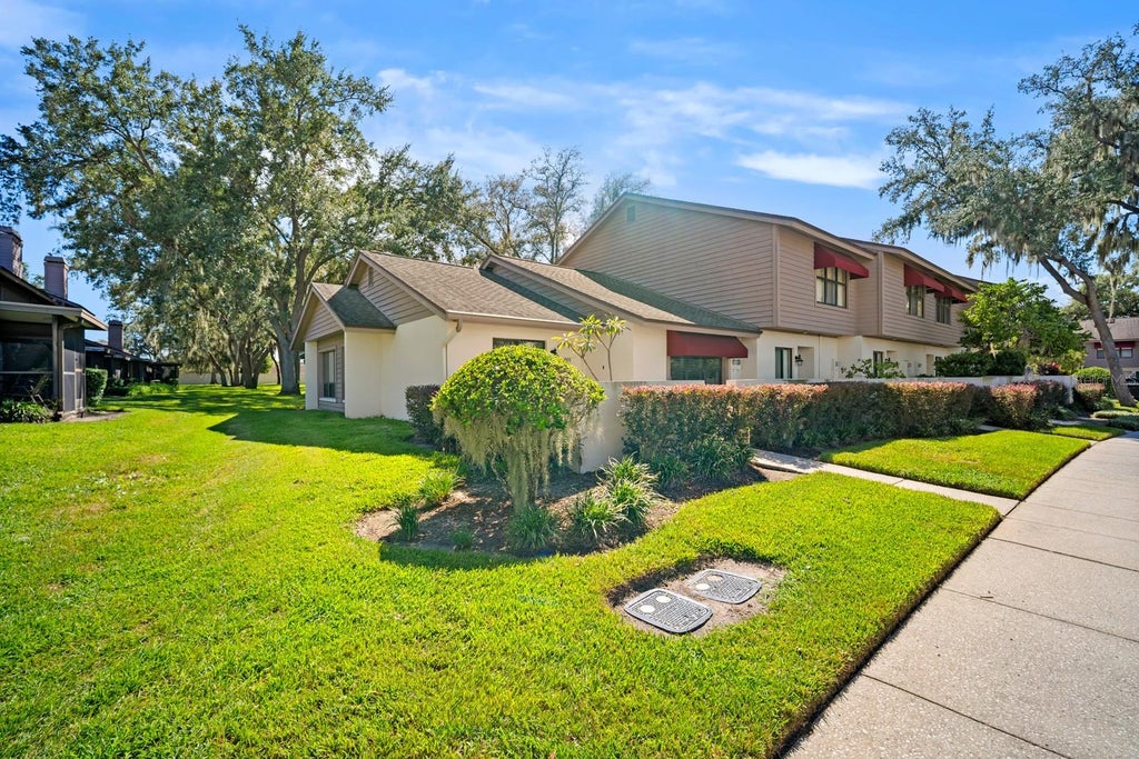 Photo of 801 Oak Park Place, Brandon, FL 33511 (MLS # TB8550695)