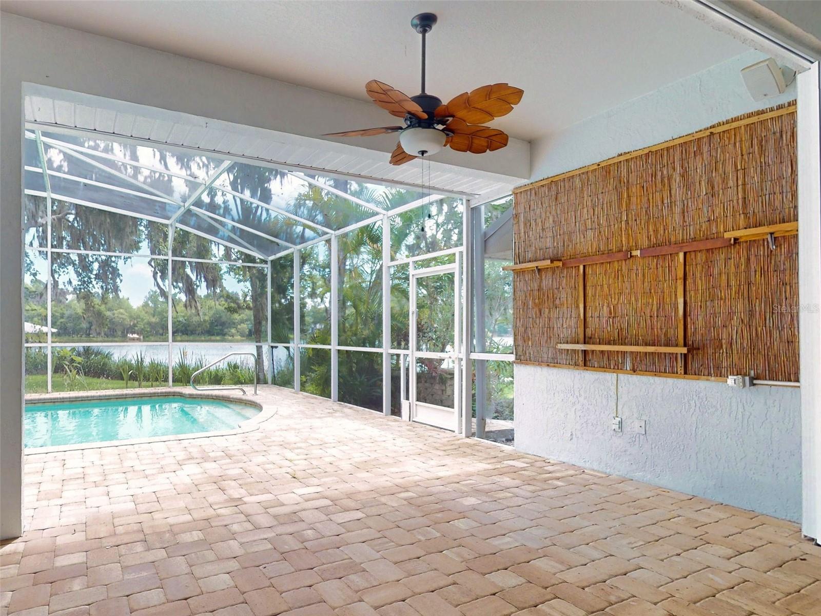 LAKE WATERFORD ESTATES UNIT 01 - Residential
