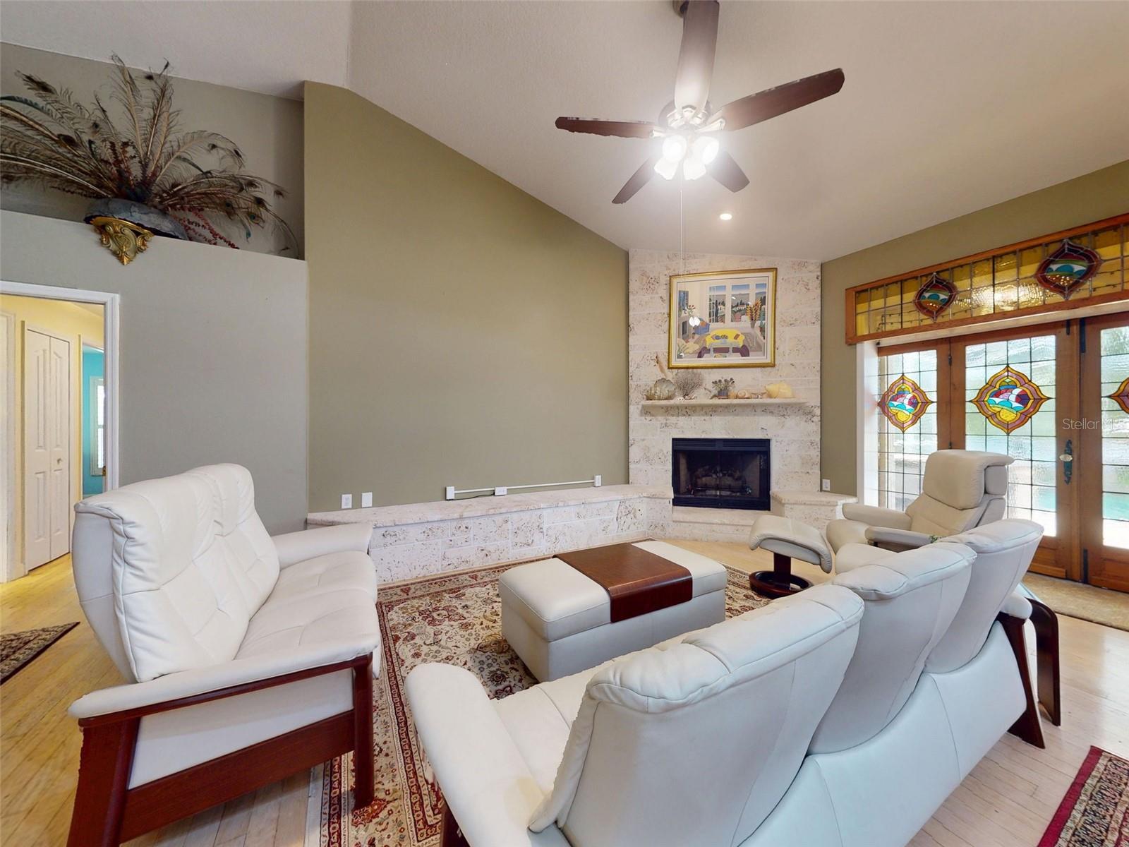 LAKE WATERFORD ESTATES UNIT 01 - Residential