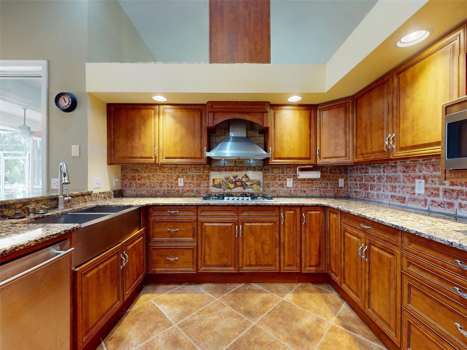 LAKE WATERFORD ESTATES UNIT 01 - Residential