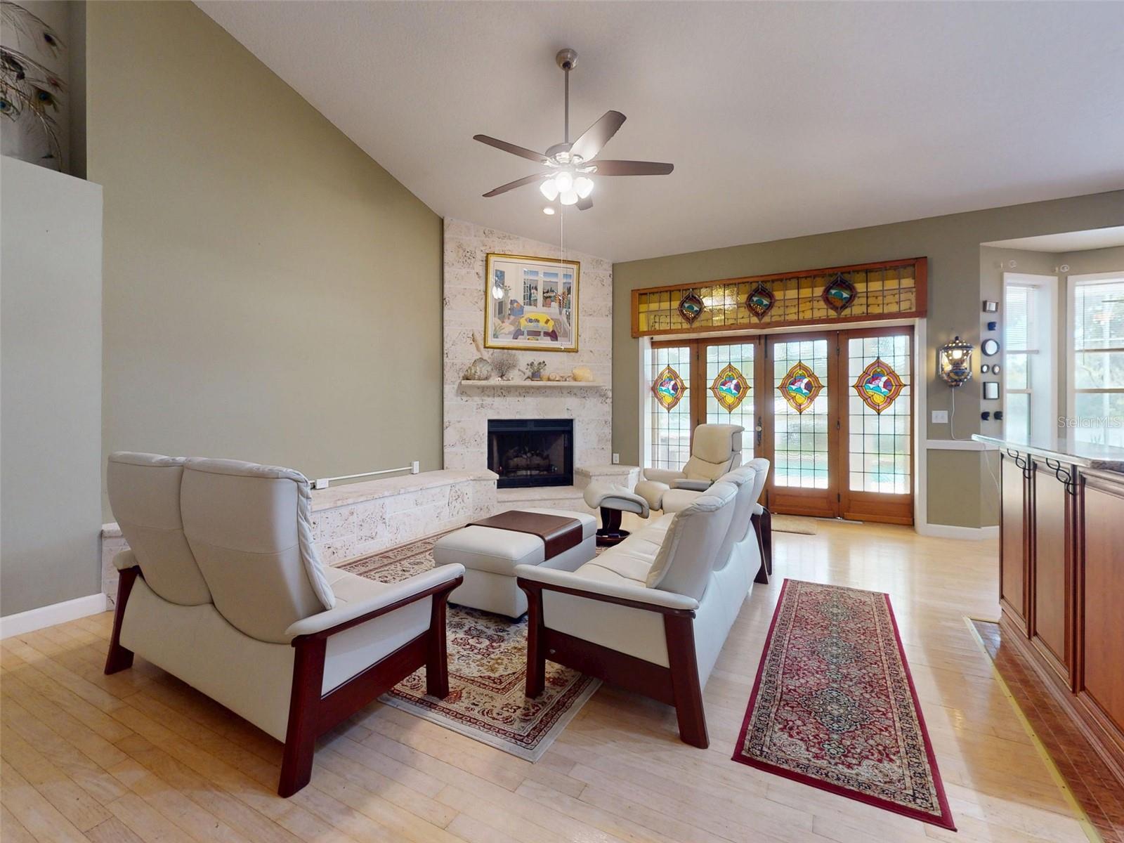 LAKE WATERFORD ESTATES UNIT 01 - Residential