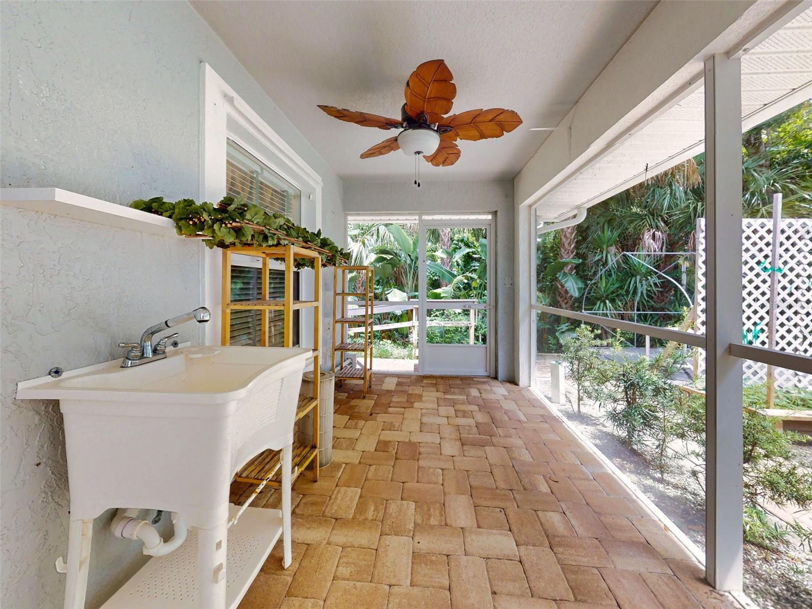 LAKE WATERFORD ESTATES UNIT 01 - Residential