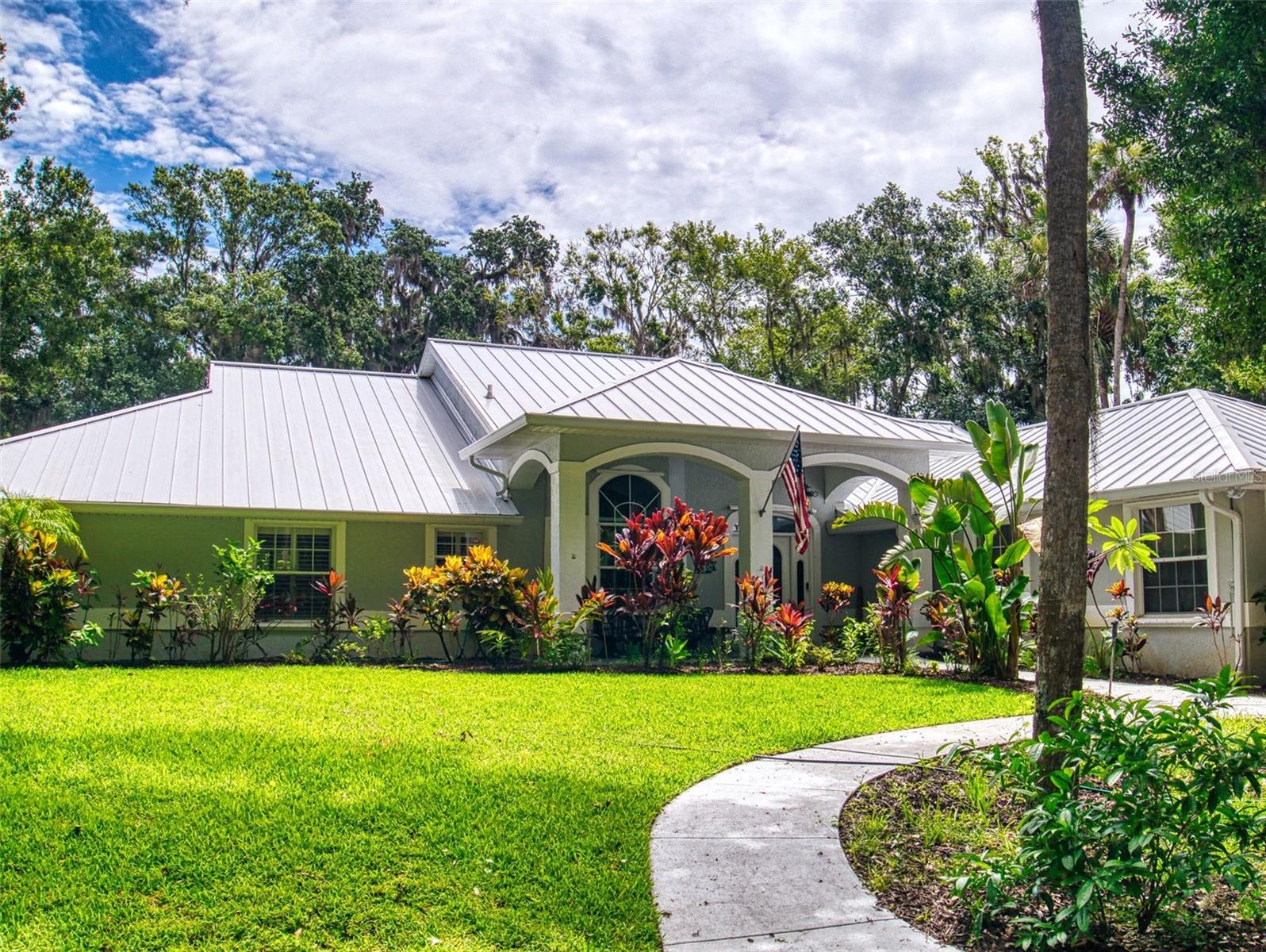 LAKE WATERFORD ESTATES UNIT 01 - Residential