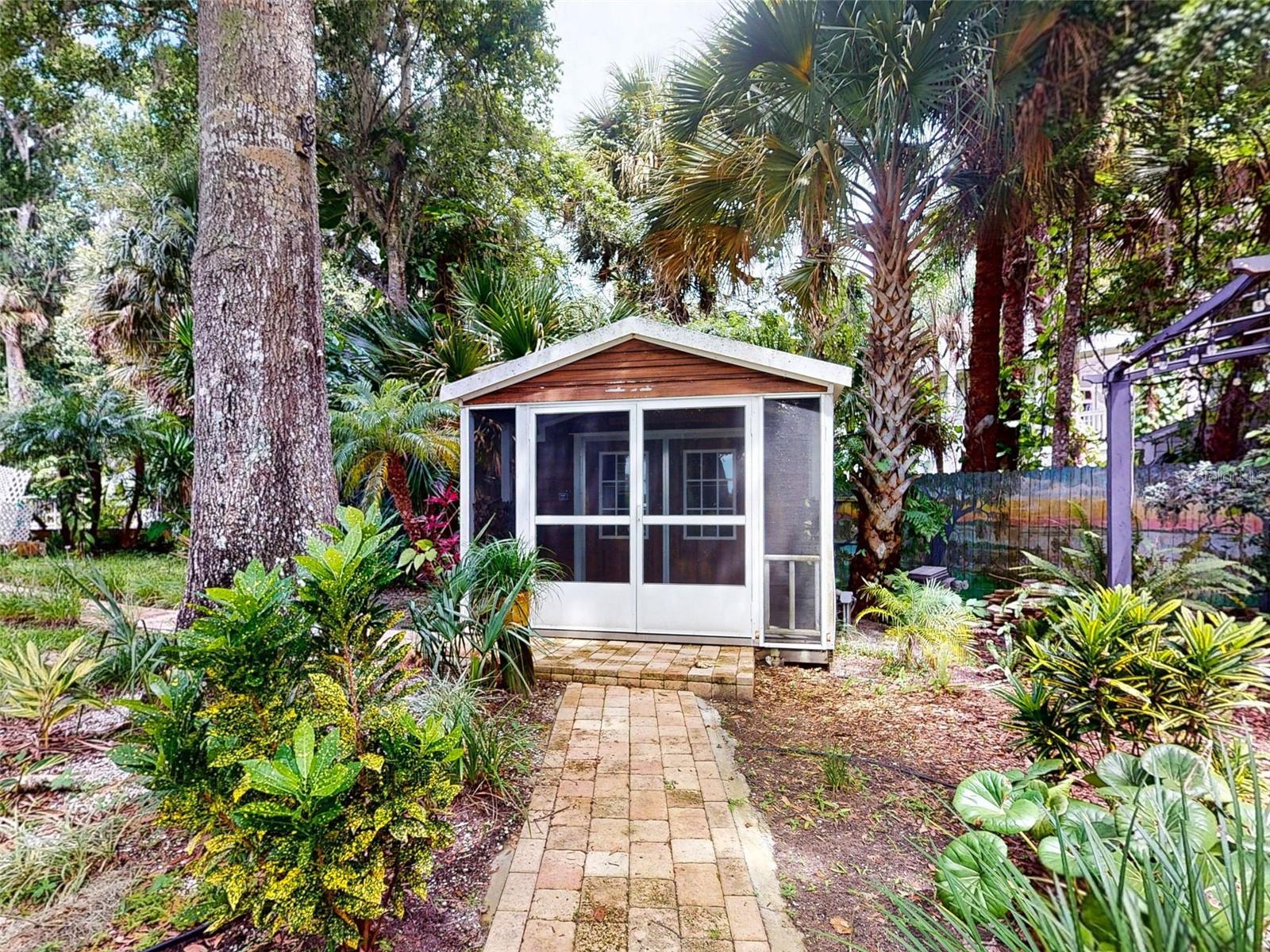 LAKE WATERFORD ESTATES UNIT 01 - Residential