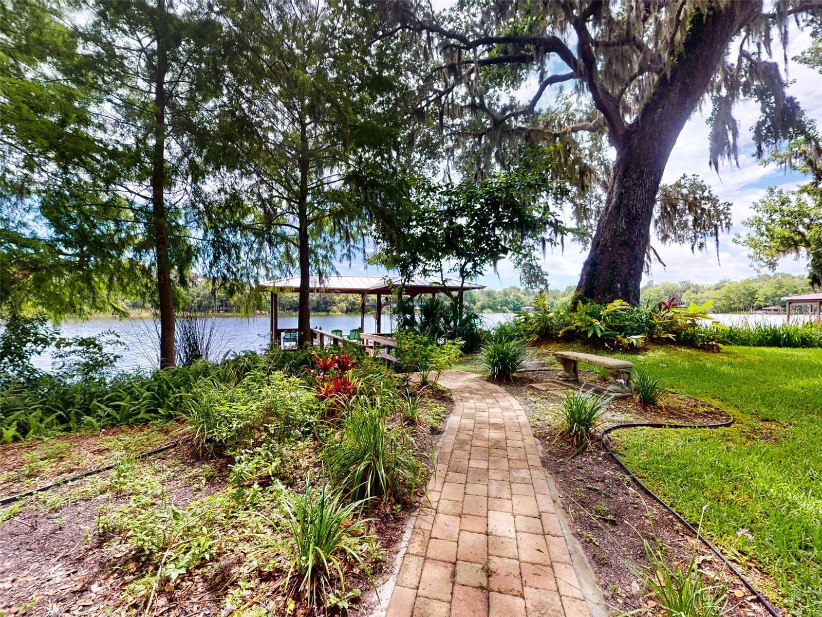 LAKE WATERFORD ESTATES UNIT 01 - Residential