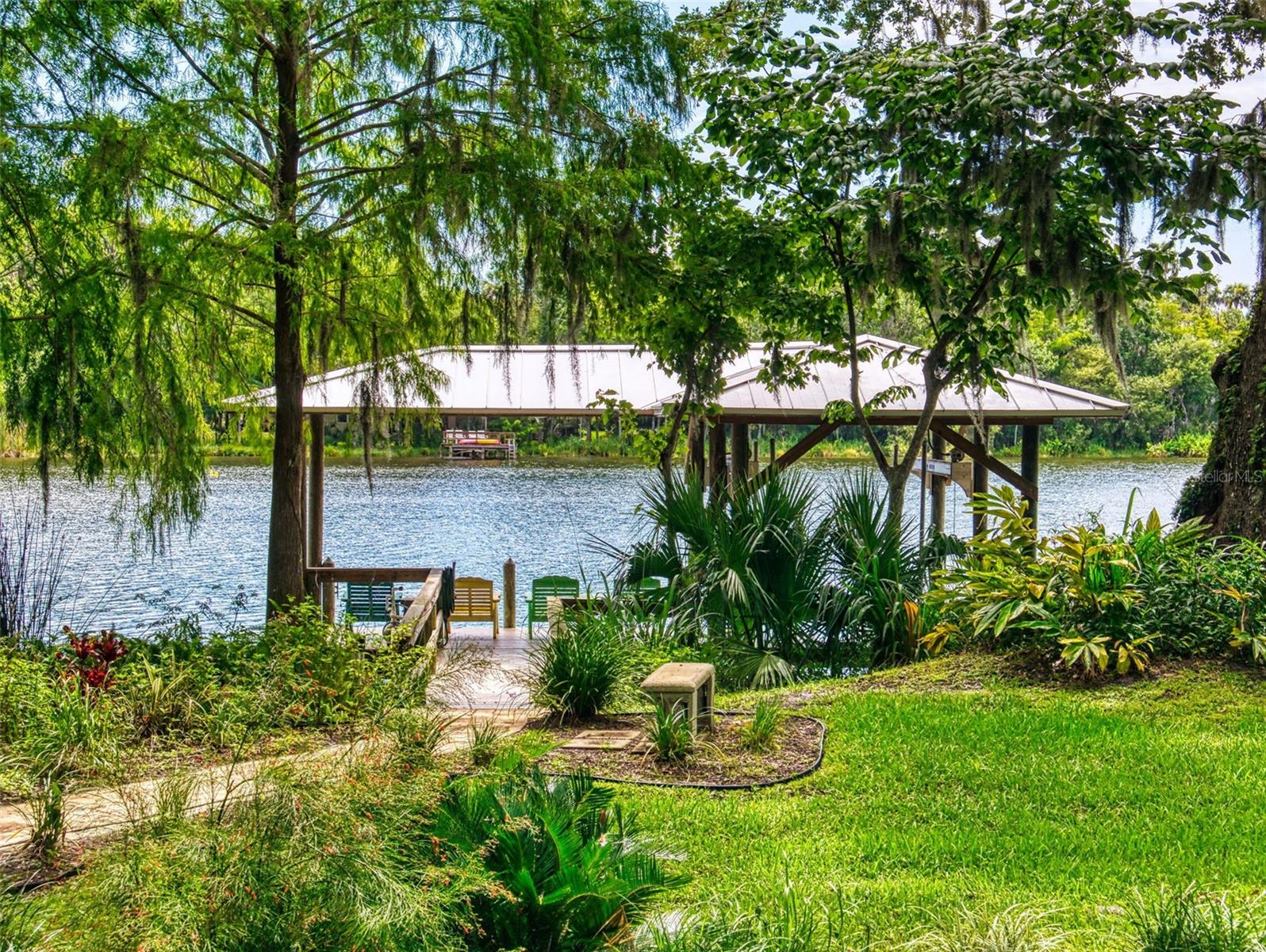 LAKE WATERFORD ESTATES UNIT 01 - Residential