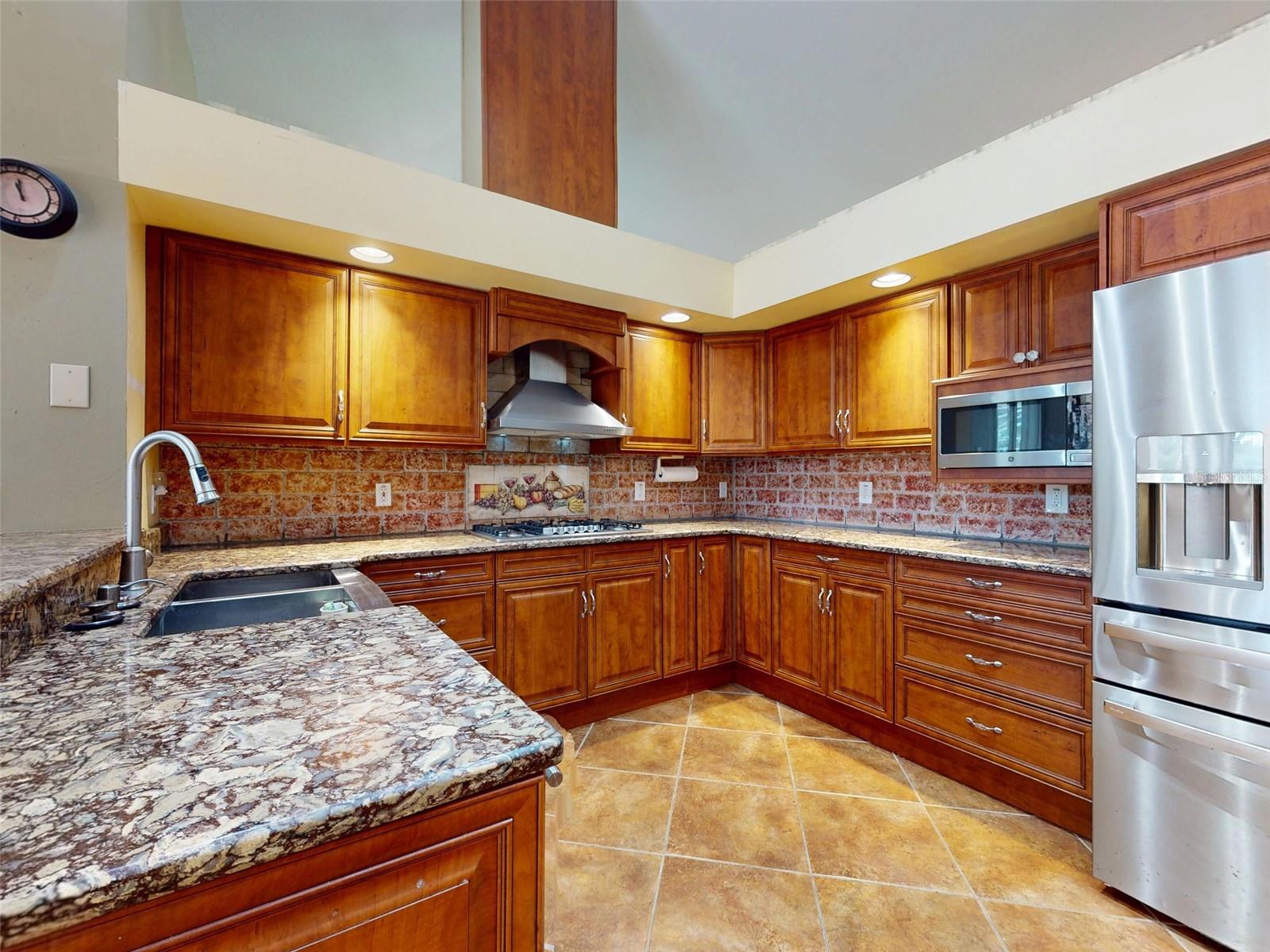 LAKE WATERFORD ESTATES UNIT 01 - Residential