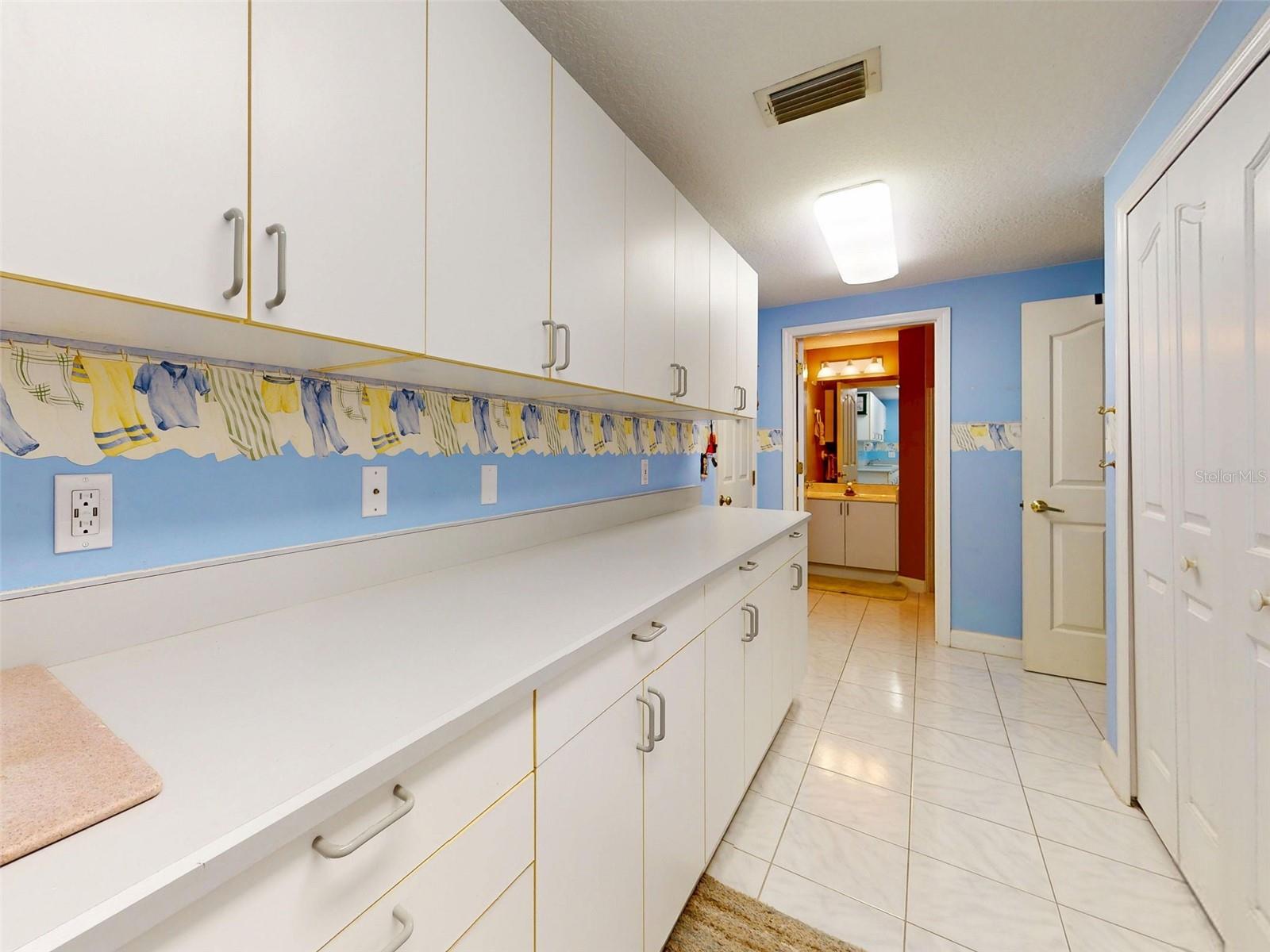 LAKE WATERFORD ESTATES UNIT 01 - Residential