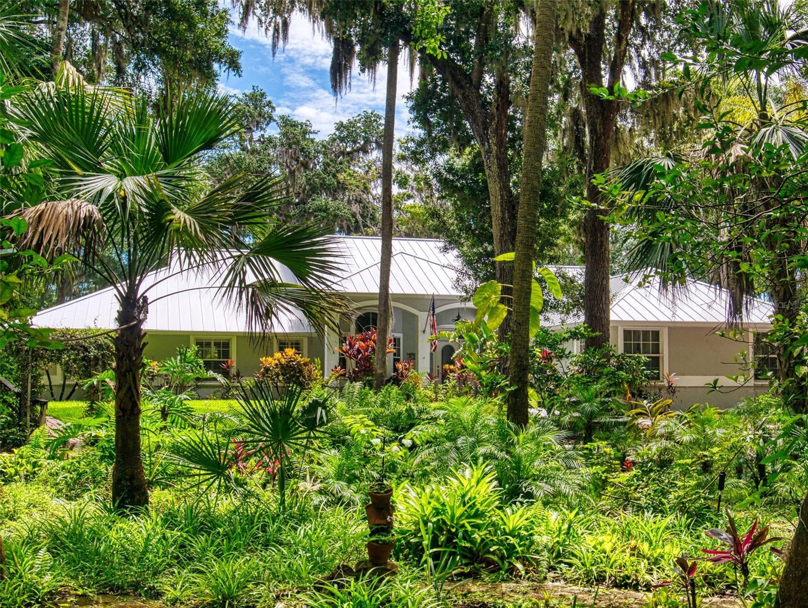 LAKE WATERFORD ESTATES UNIT 01 - Residential