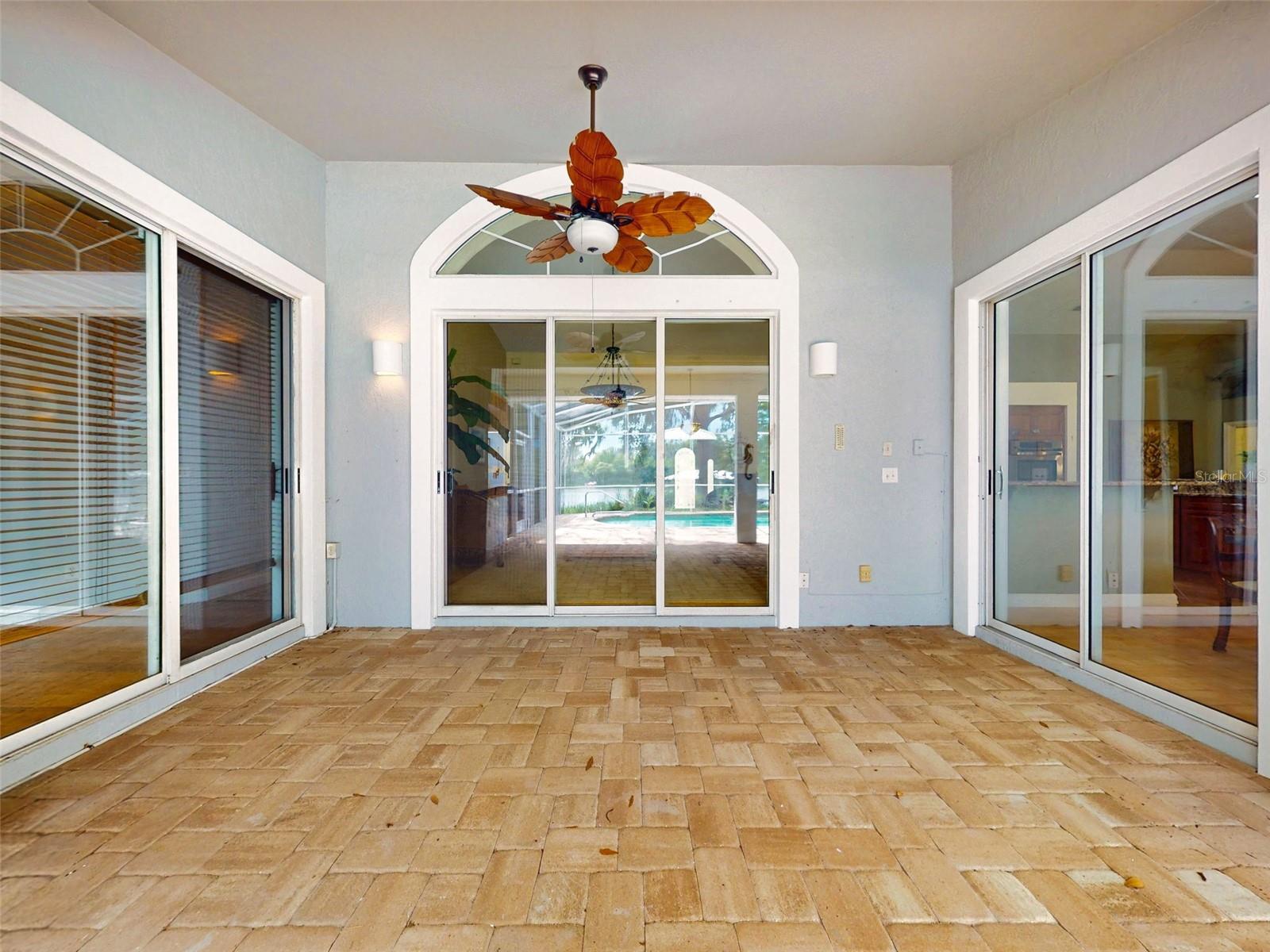 LAKE WATERFORD ESTATES UNIT 01 - Residential