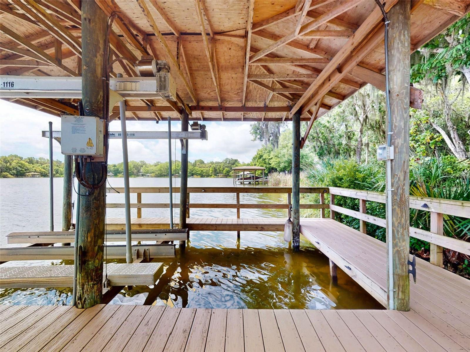 LAKE WATERFORD ESTATES UNIT 01 - Residential