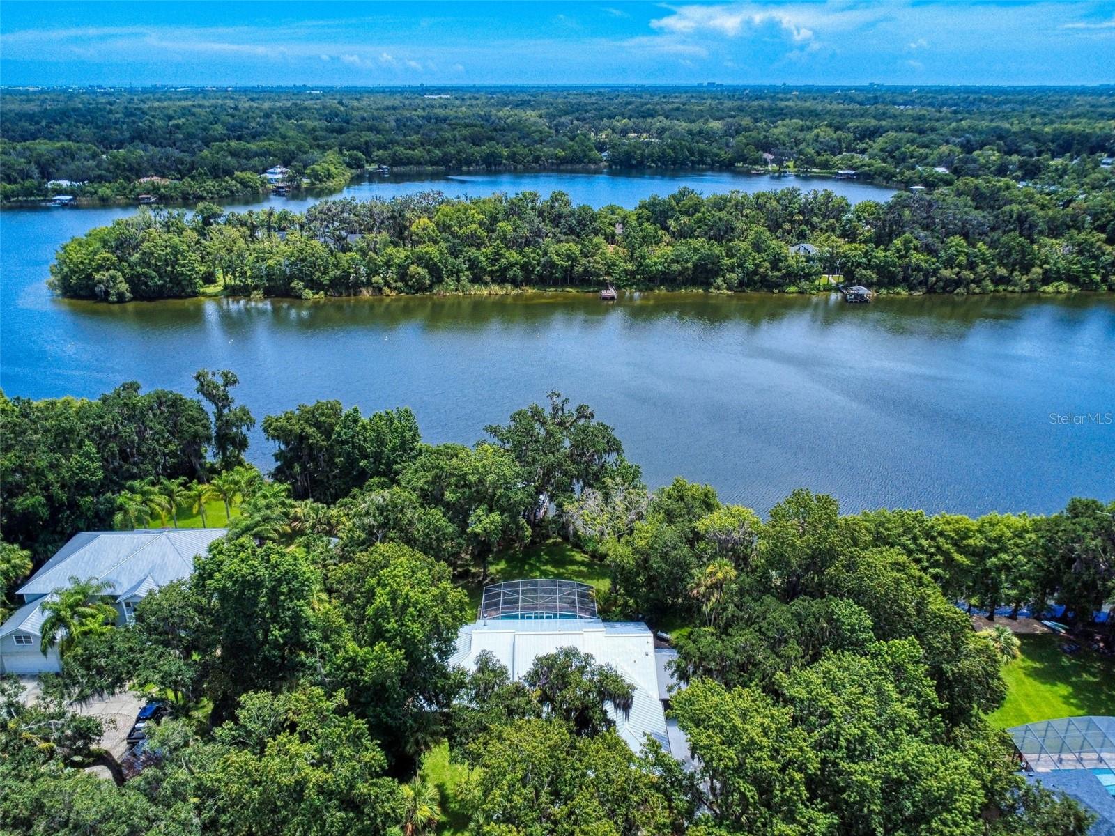 LAKE WATERFORD ESTATES UNIT 01 - Residential