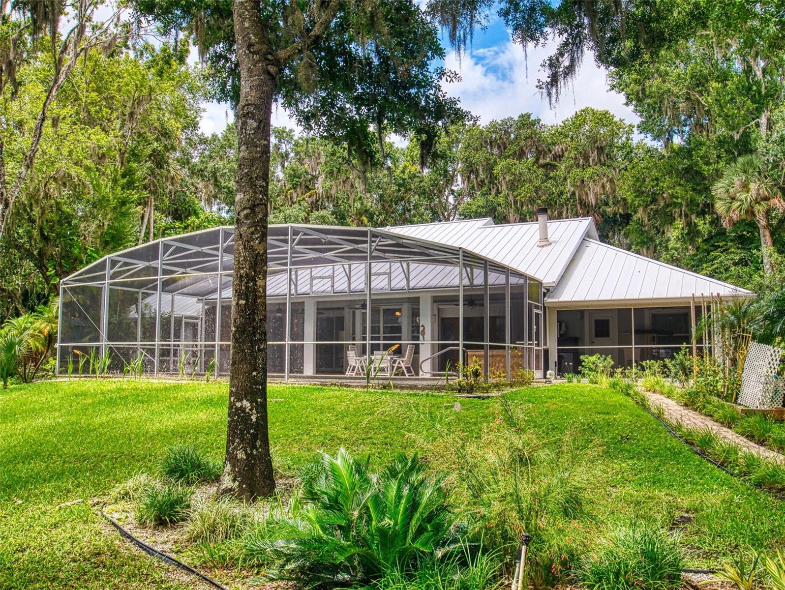 LAKE WATERFORD ESTATES UNIT 01 - Residential