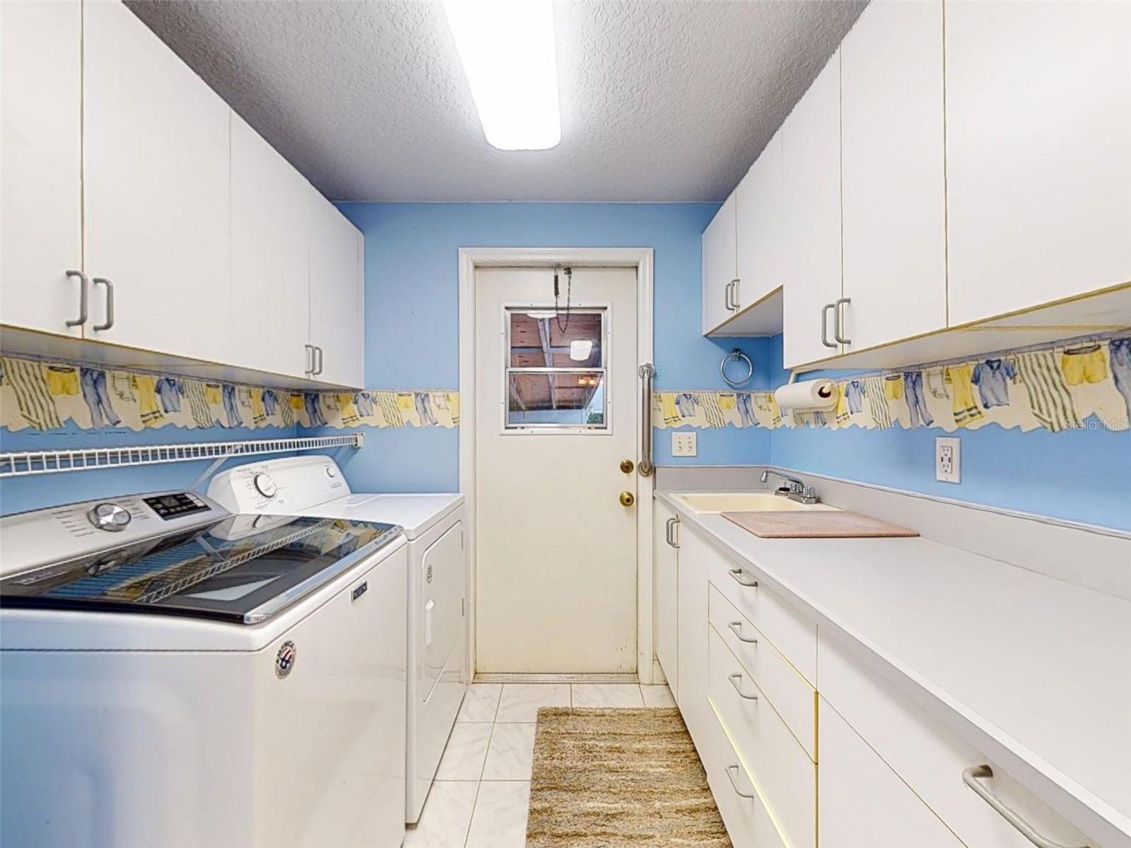 LAKE WATERFORD ESTATES UNIT 01 - Residential