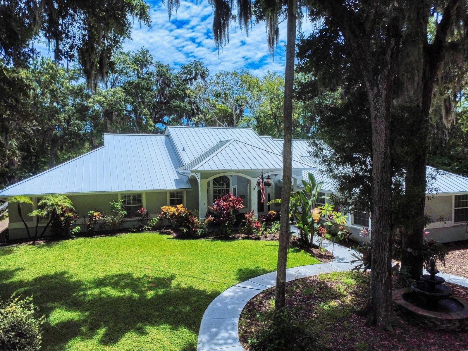 LAKE WATERFORD ESTATES UNIT 01 - Residential