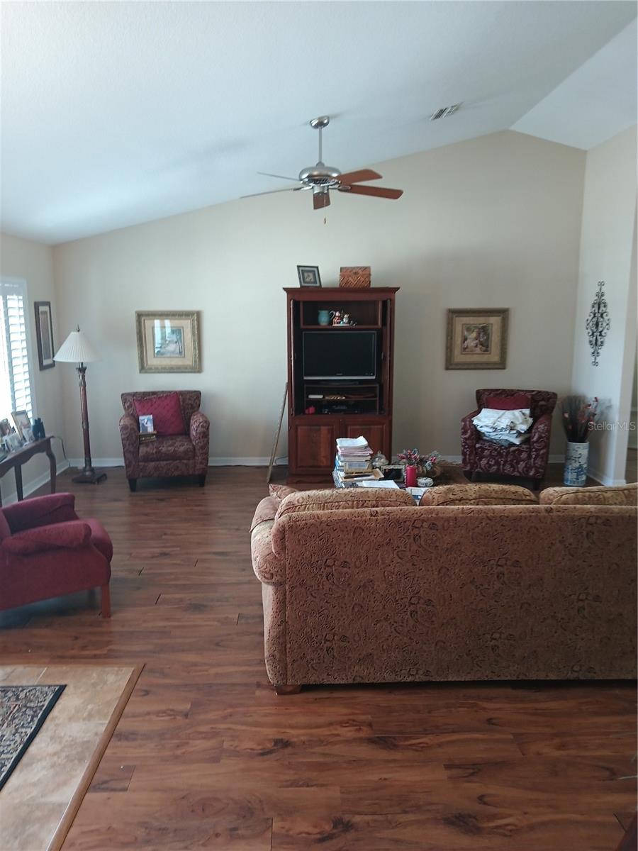 987 SE 65 CIRCLE