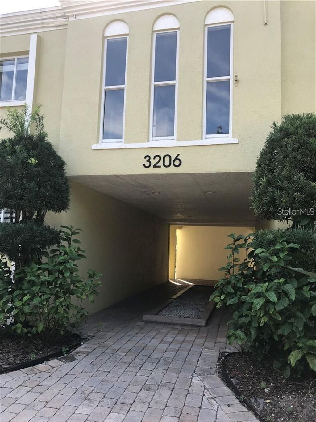 Photo of 3206 W Azeele Street #102, Tampa, FL 33609 (MLS # TB8469677)