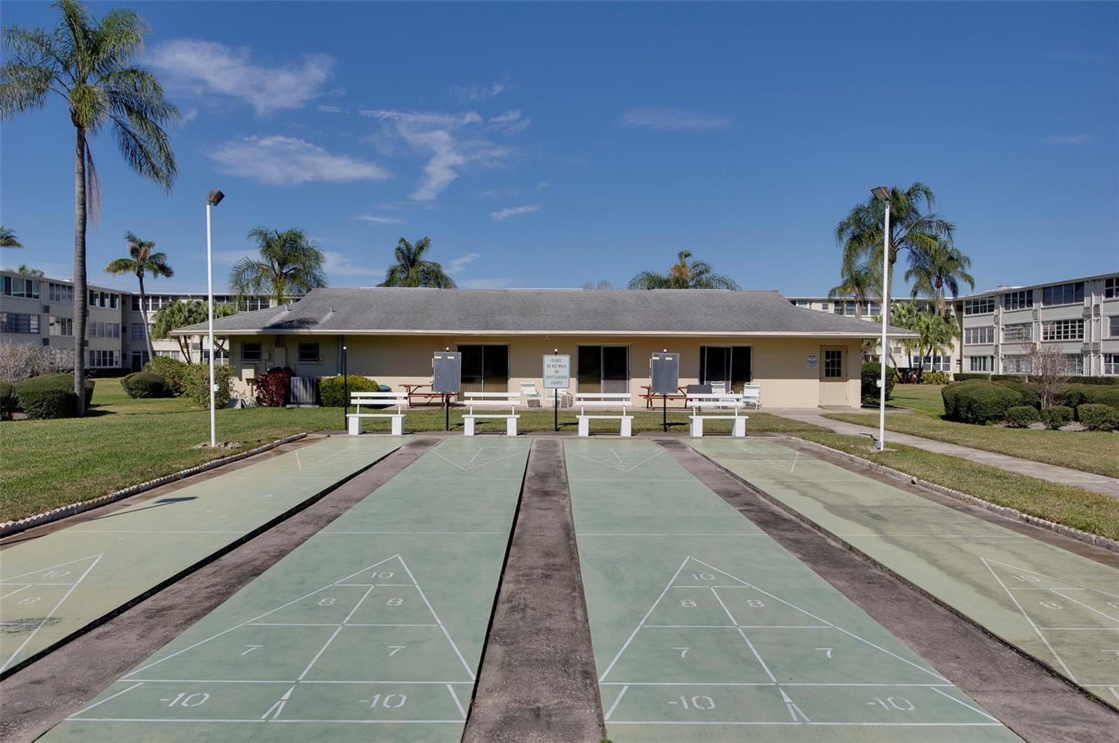 GATEWAY SQUARE APTS - Residential