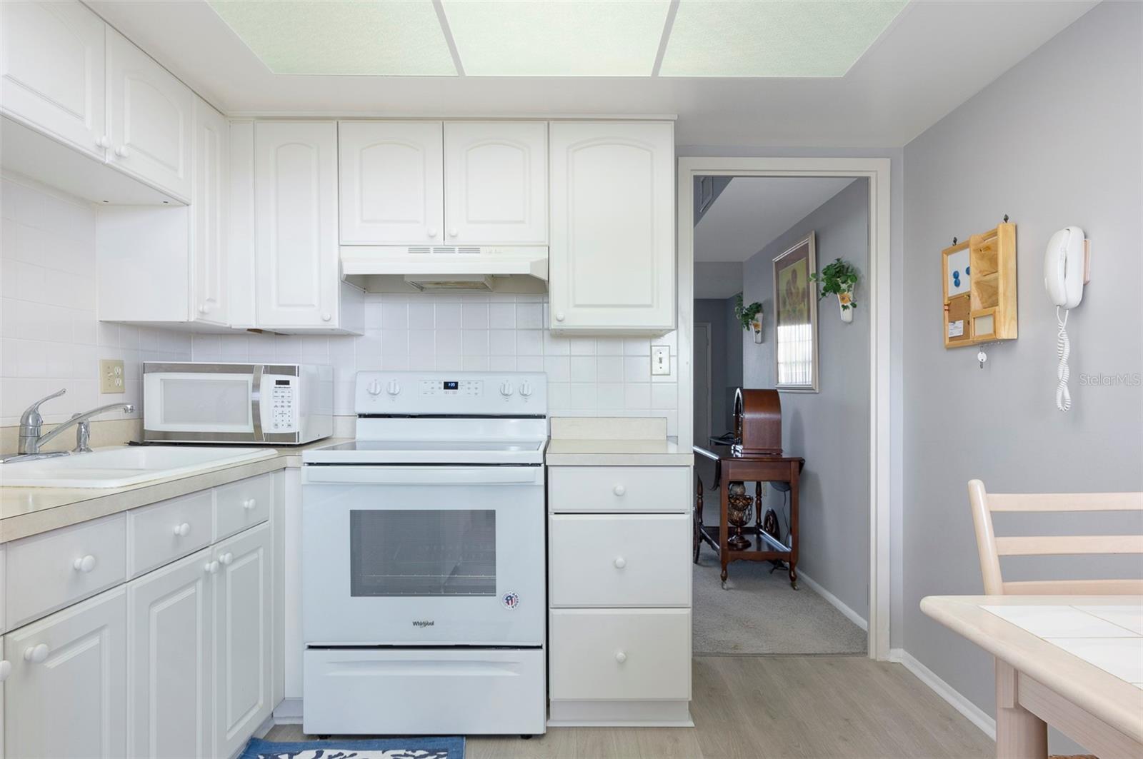 GATEWAY SQUARE APTS - Residential