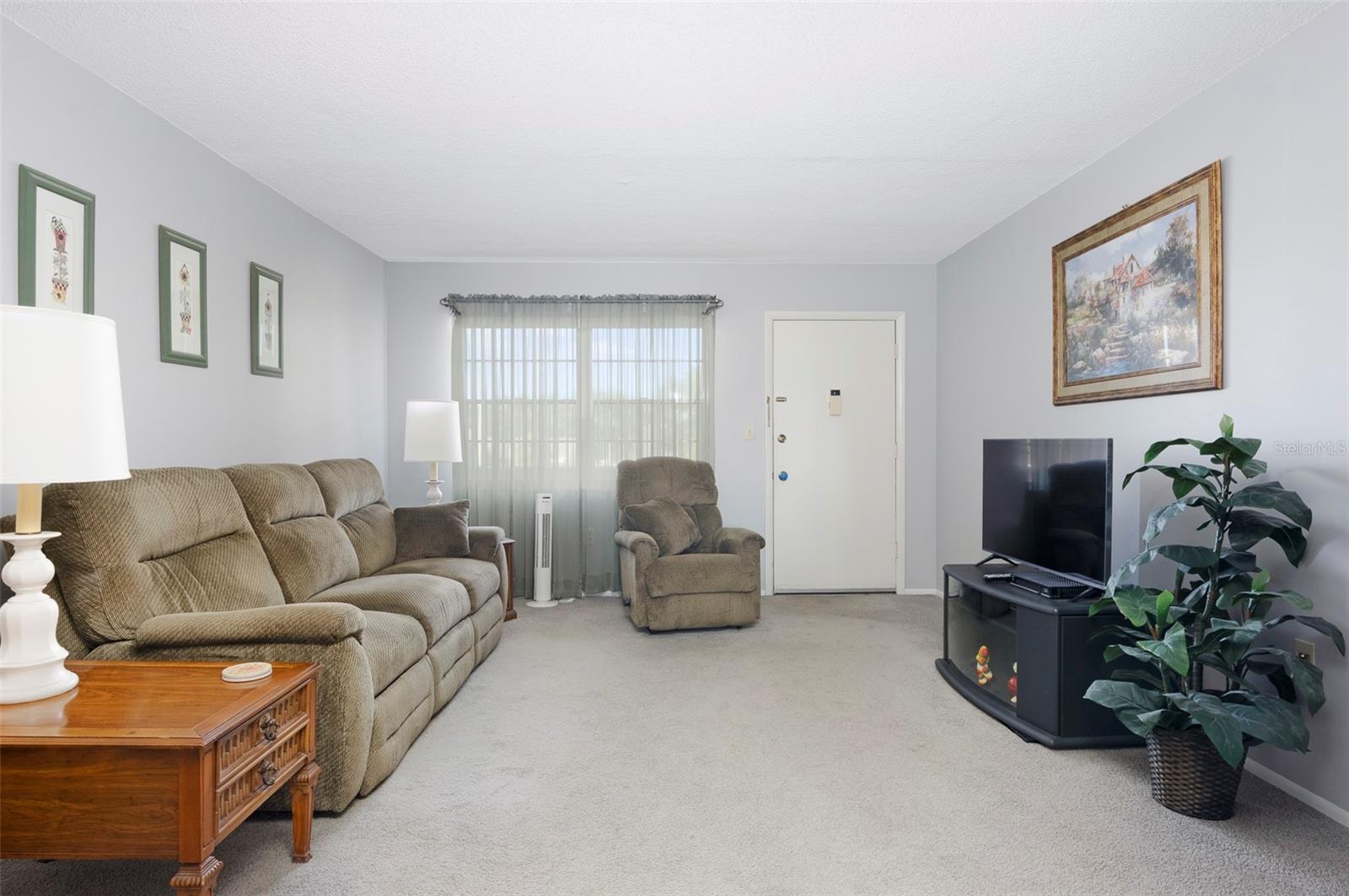 GATEWAY SQUARE APTS - Residential