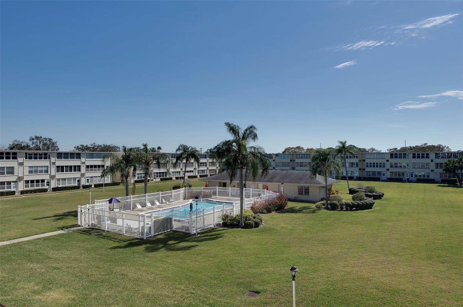 GATEWAY SQUARE APTS - Residential