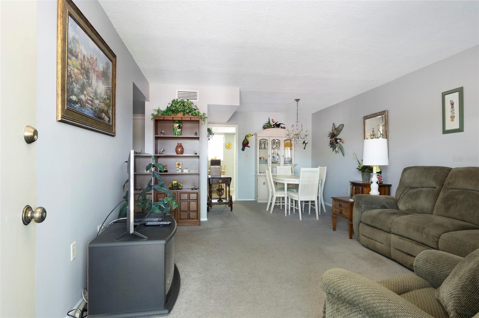 GATEWAY SQUARE APTS - Residential