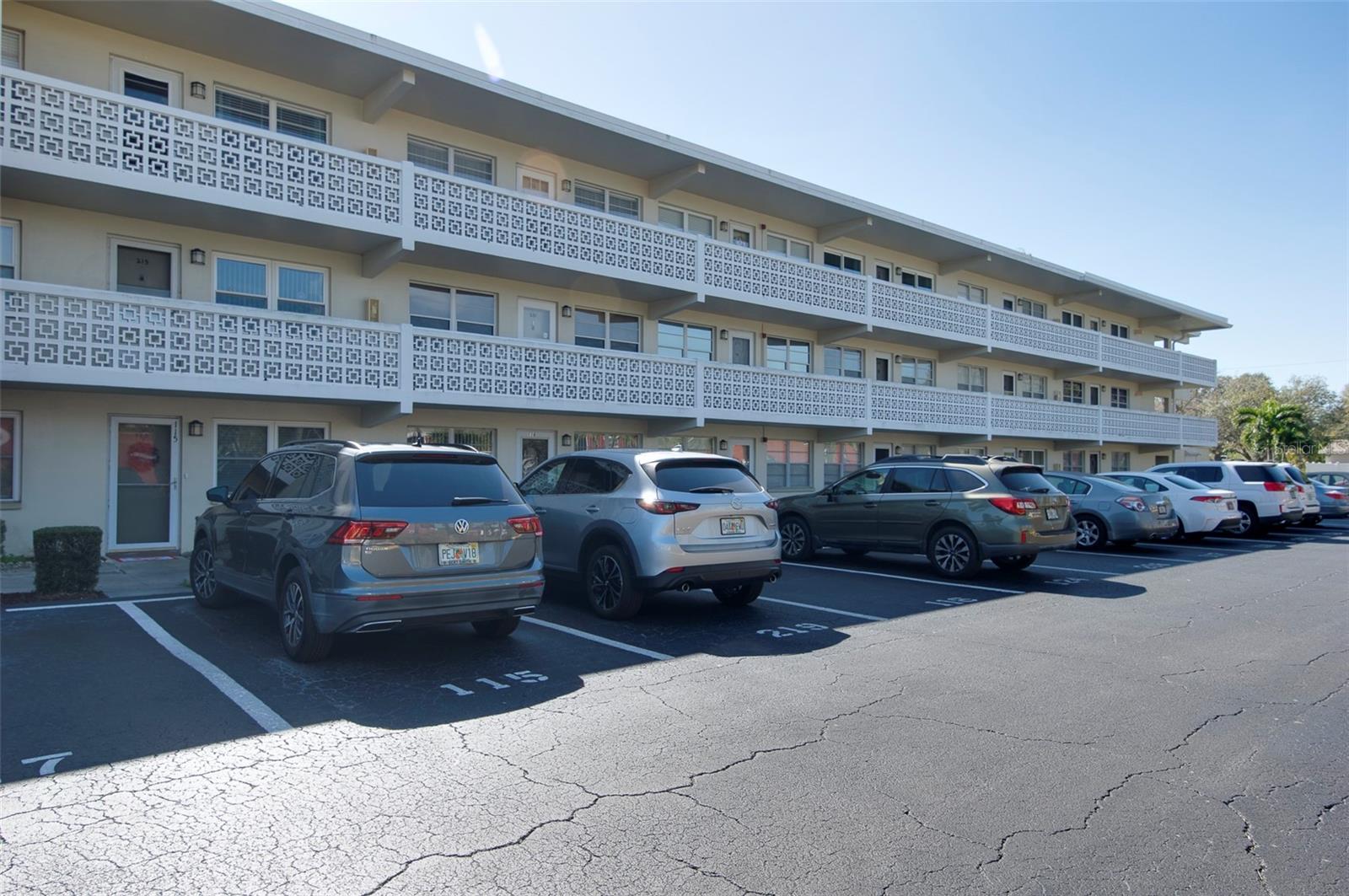 GATEWAY SQUARE APTS - Residential