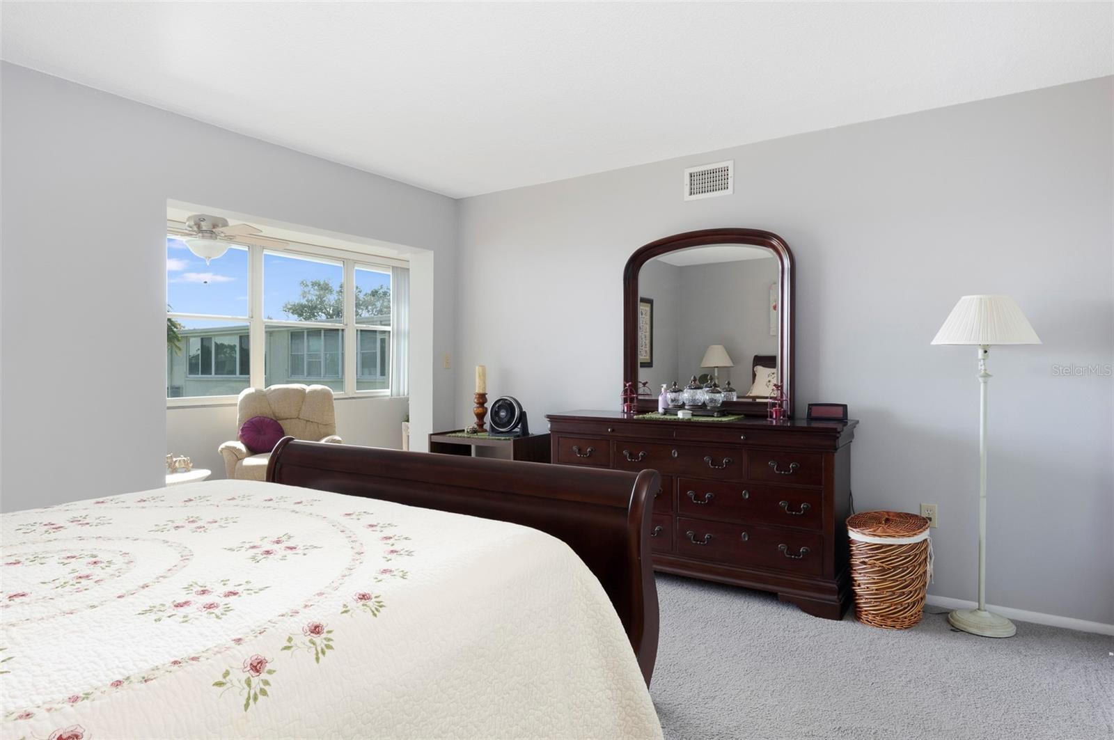 GATEWAY SQUARE APTS - Residential