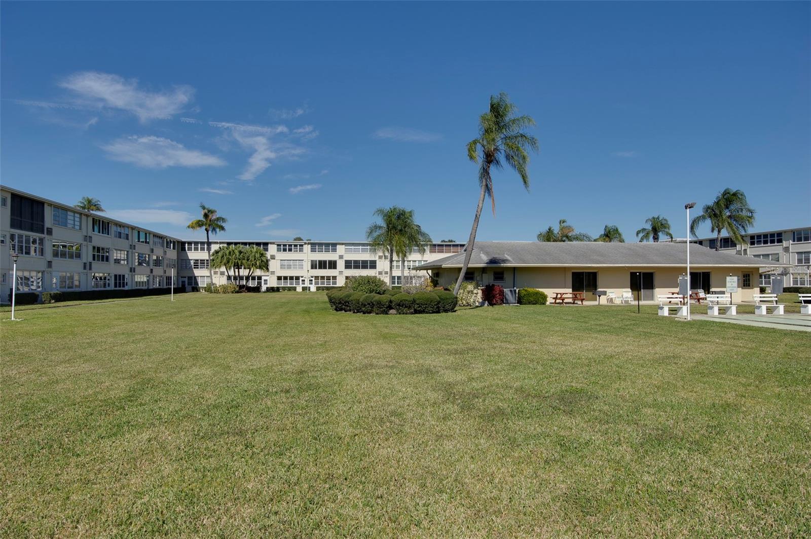 GATEWAY SQUARE APTS - Residential