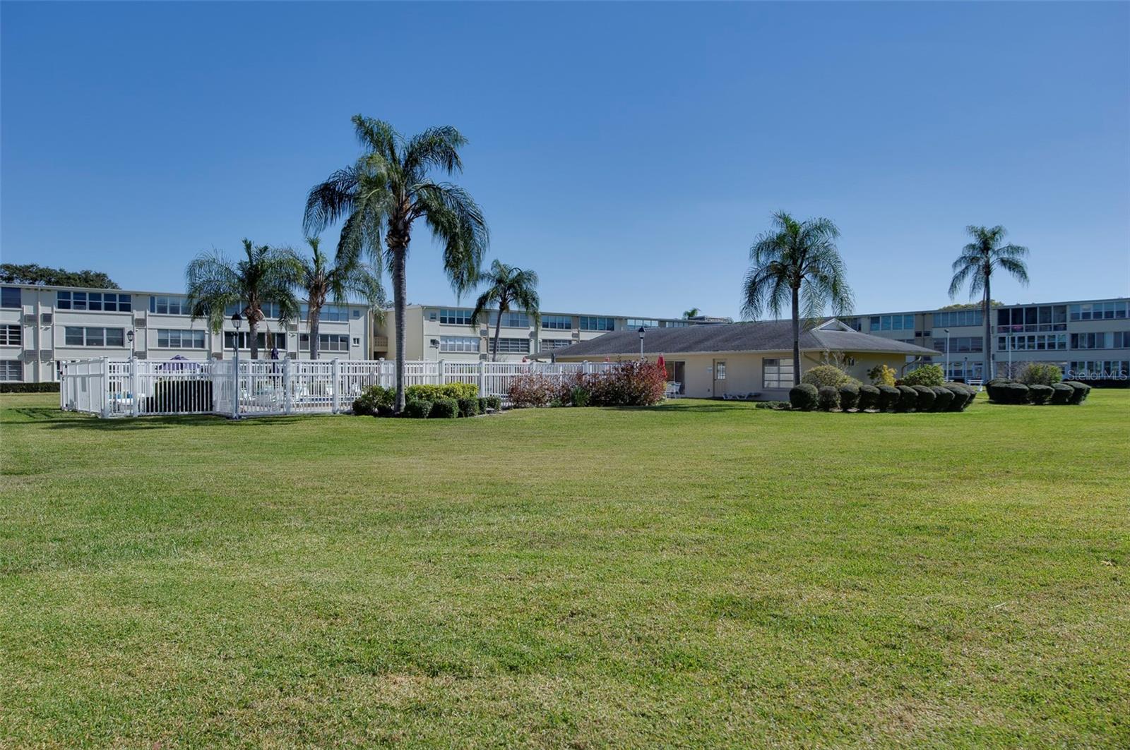 GATEWAY SQUARE APTS - Residential