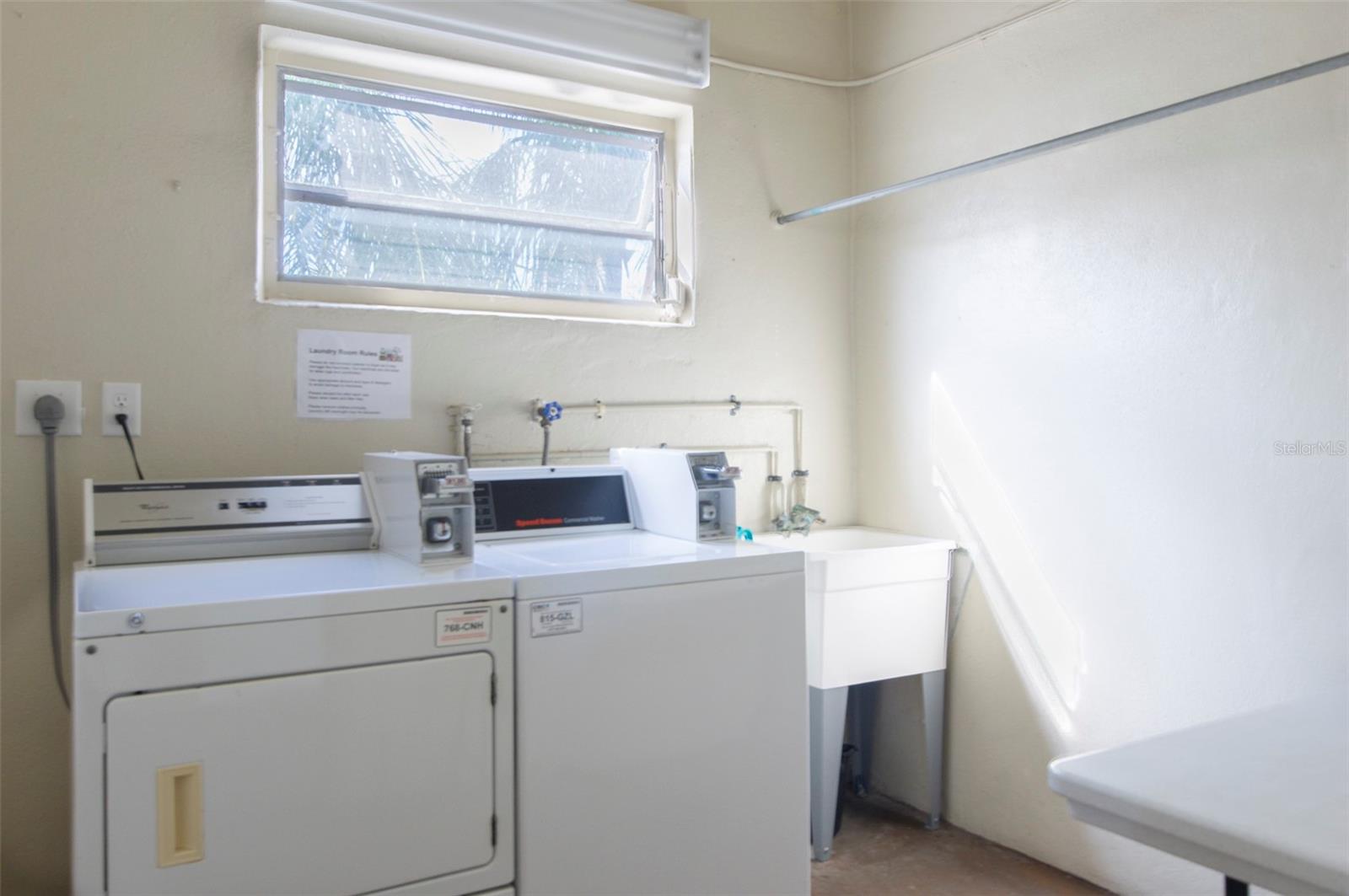 GATEWAY SQUARE APTS - Residential