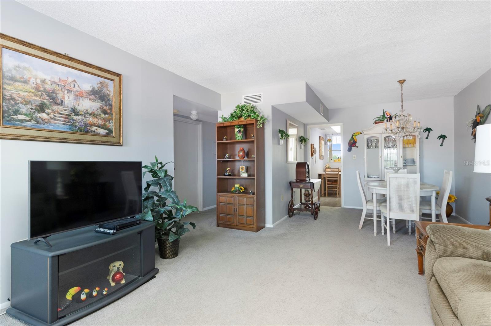 GATEWAY SQUARE APTS - Residential