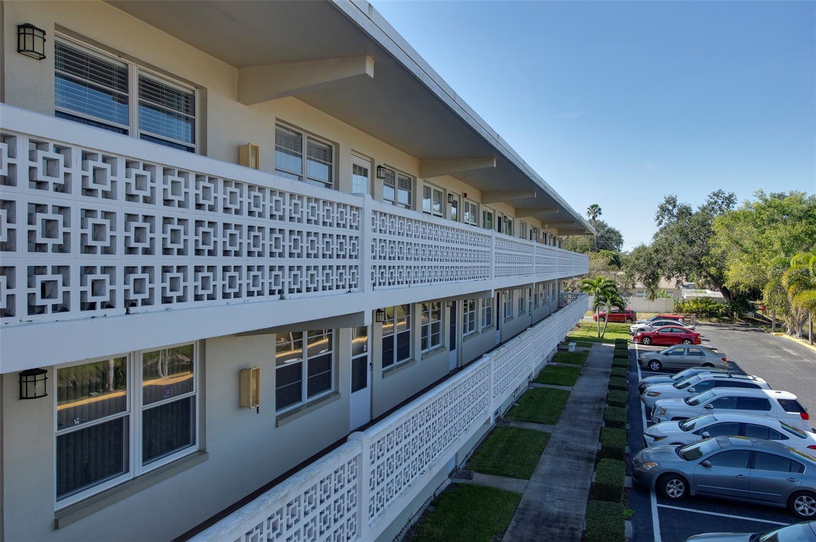 GATEWAY SQUARE APTS - Residential