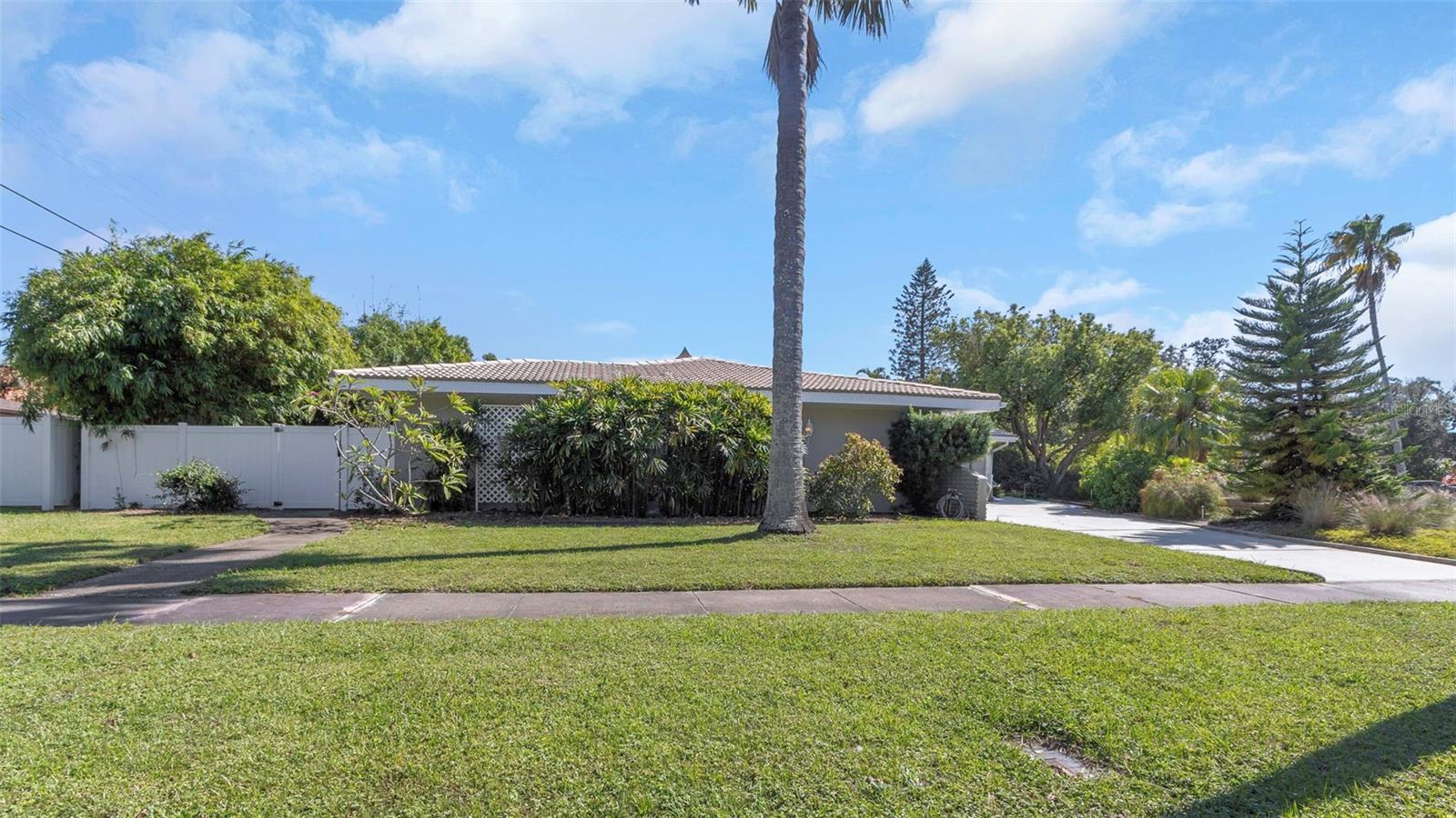 BELLEAIR ESTATES - Residential