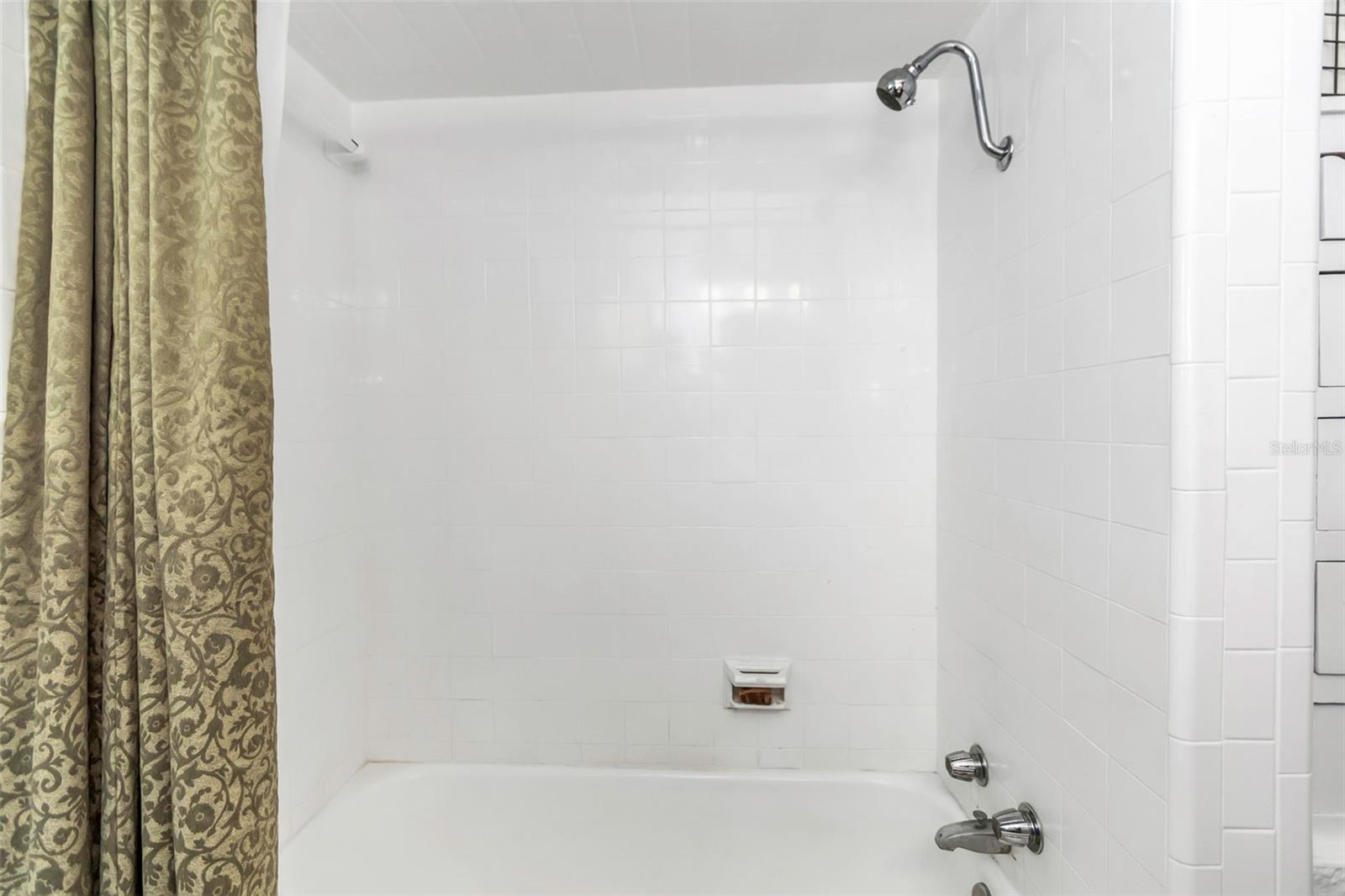 BELLEAIR ESTATES - Residential