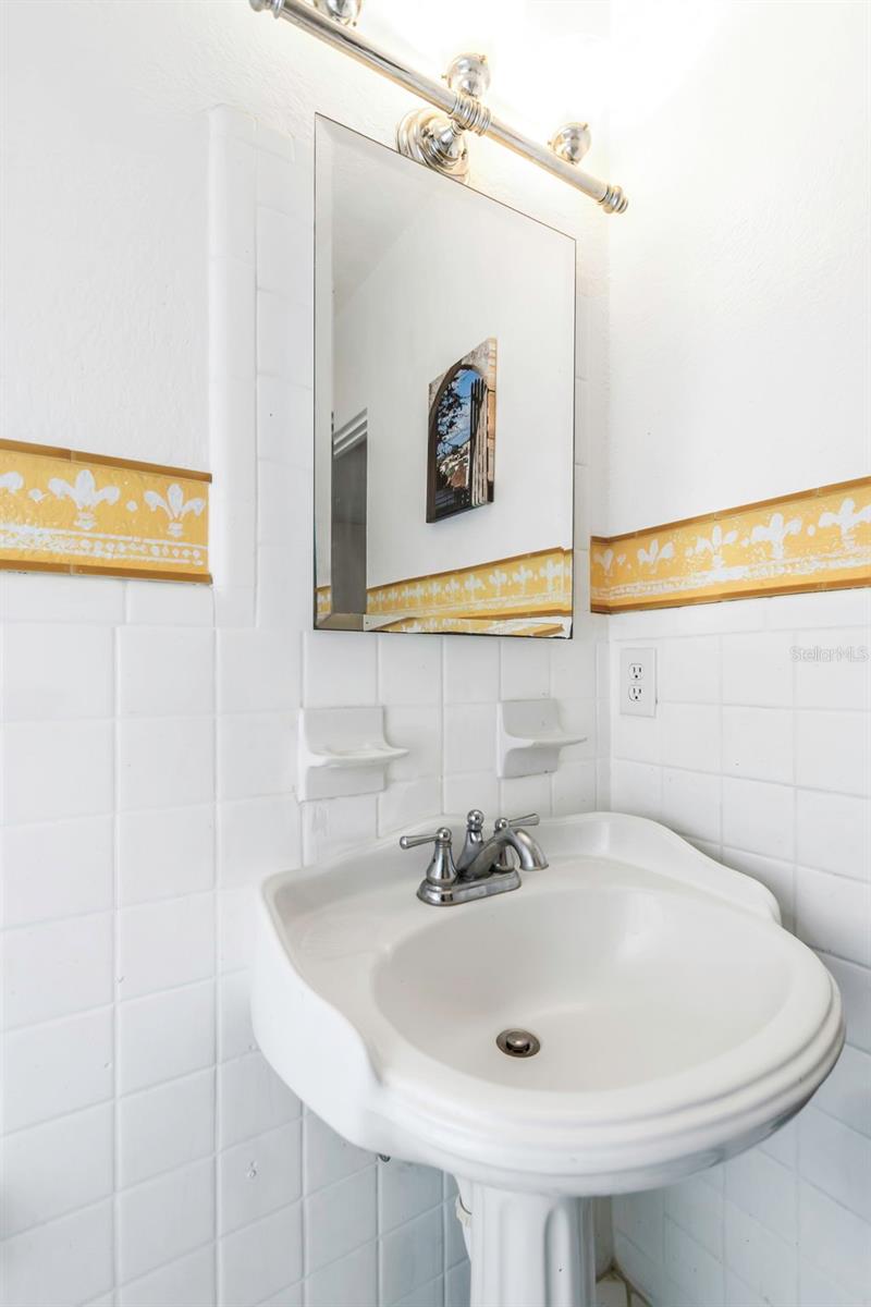 BELLEAIR ESTATES - Residential