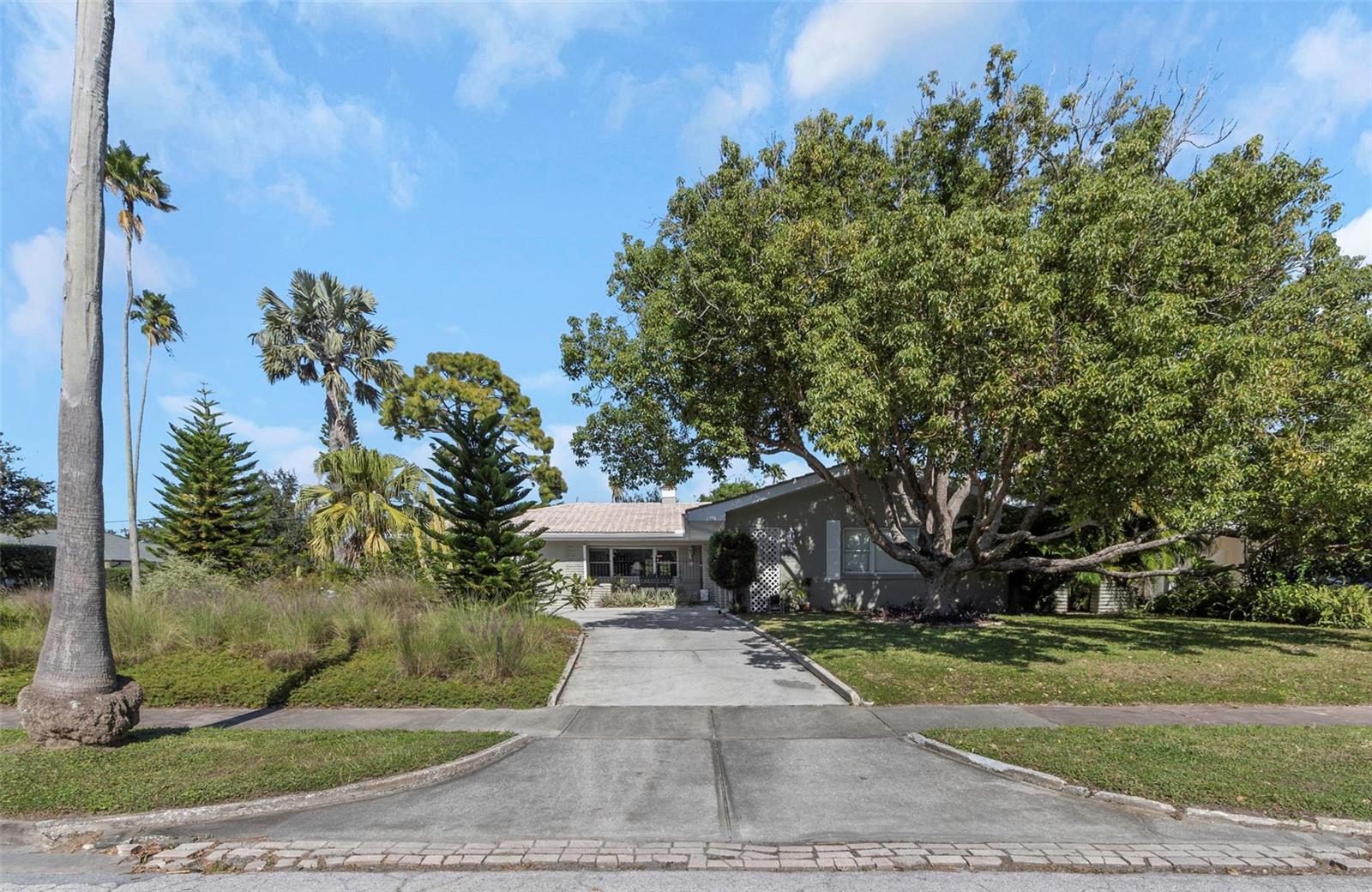 BELLEAIR ESTATES - Residential