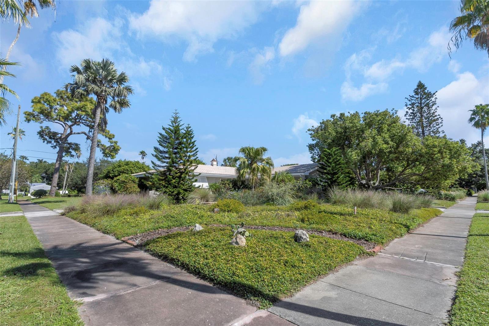 BELLEAIR ESTATES - Residential