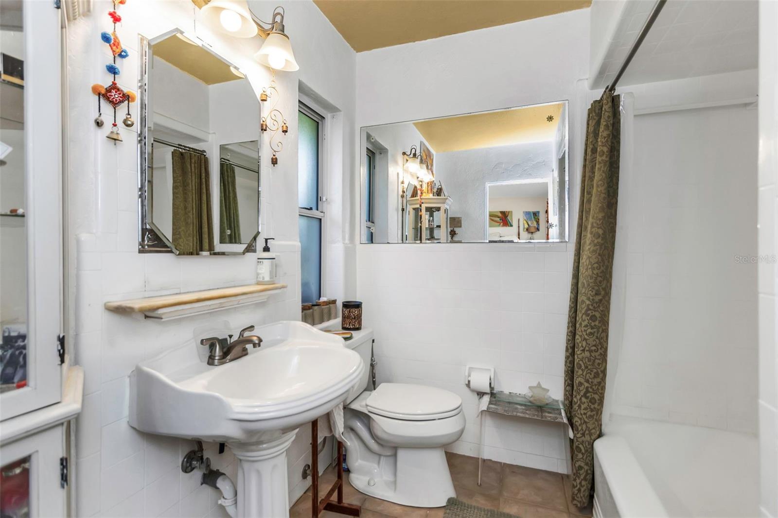 BELLEAIR ESTATES - Residential