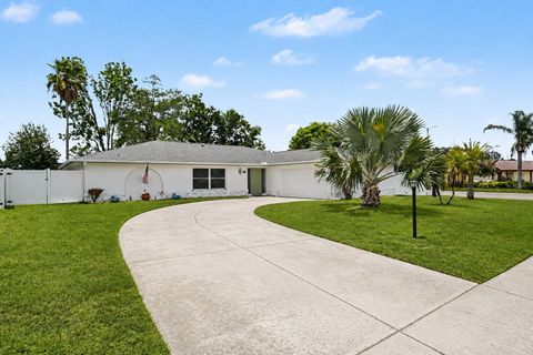 Photo of 1501 New Bedford Drive, Sun City Center, FL 33573 (MLS # TB8527804)
