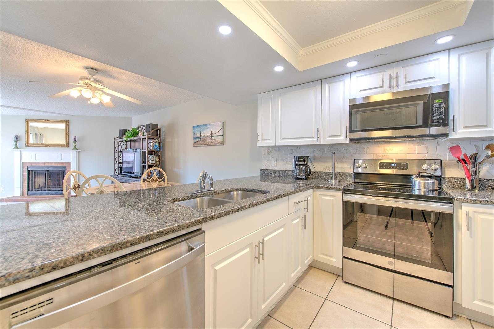 BEACH COTTAGE CONDO - Residential