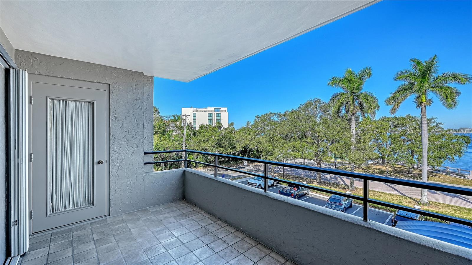 THE RIVERVIEW - Residential