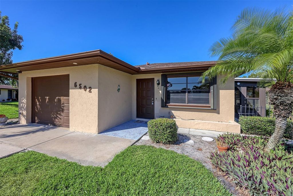 Photo of 6502 Heritage Lane, Bradenton, FL 34209 (MLS # A4667807)